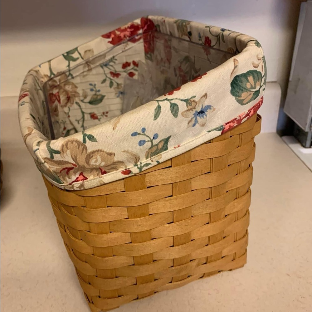 Longaberger Basket With Plastic Liner and Fabric Liner